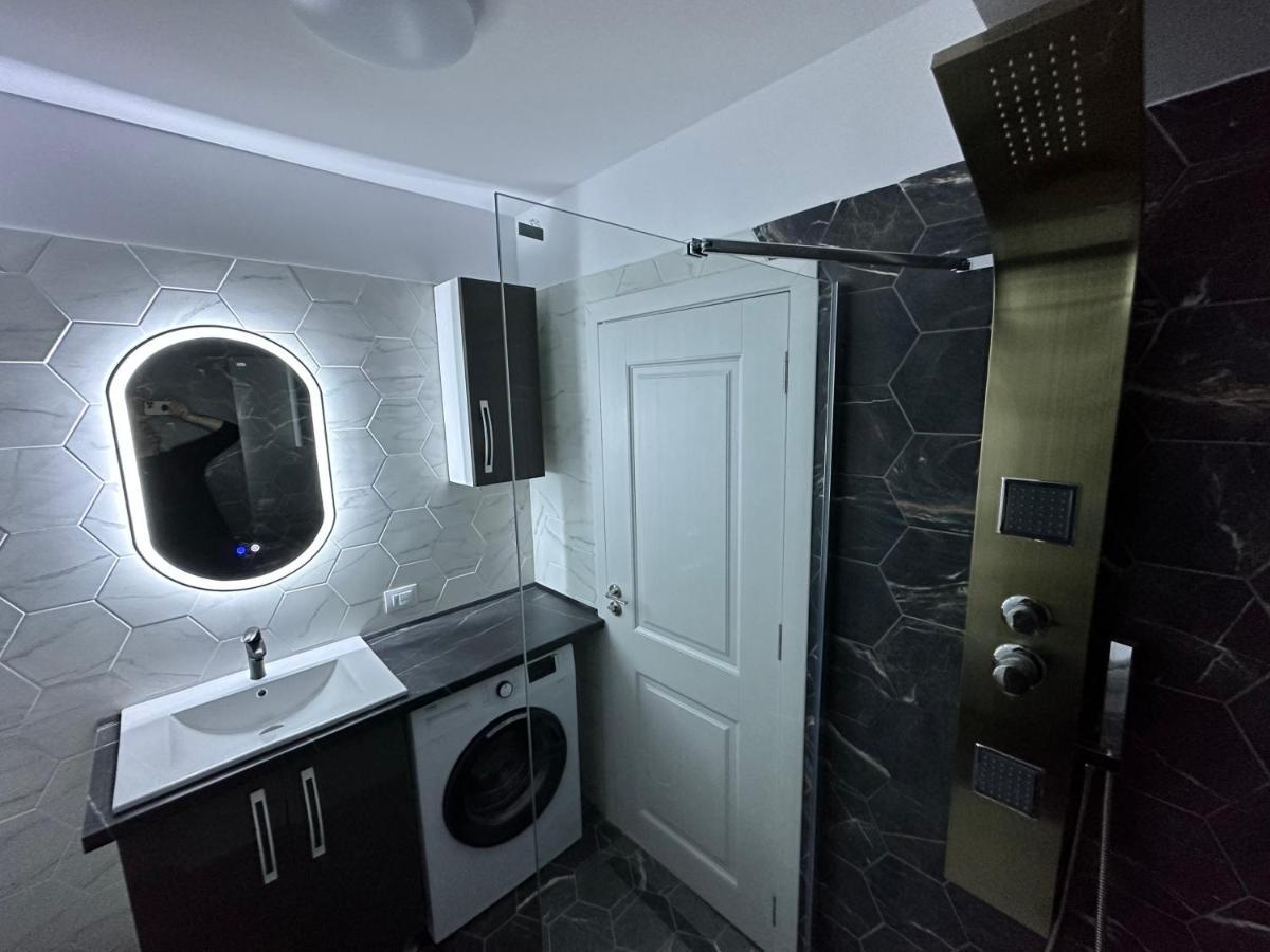 Apartament Lux Bacovia 2 Apartment Bacău Екстериор снимка
