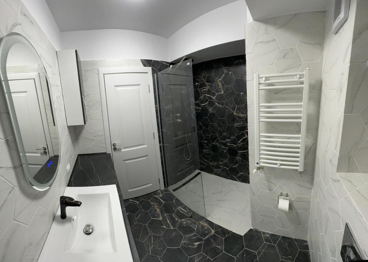 Apartament Lux Bacovia 2 Apartment Bacău Екстериор снимка